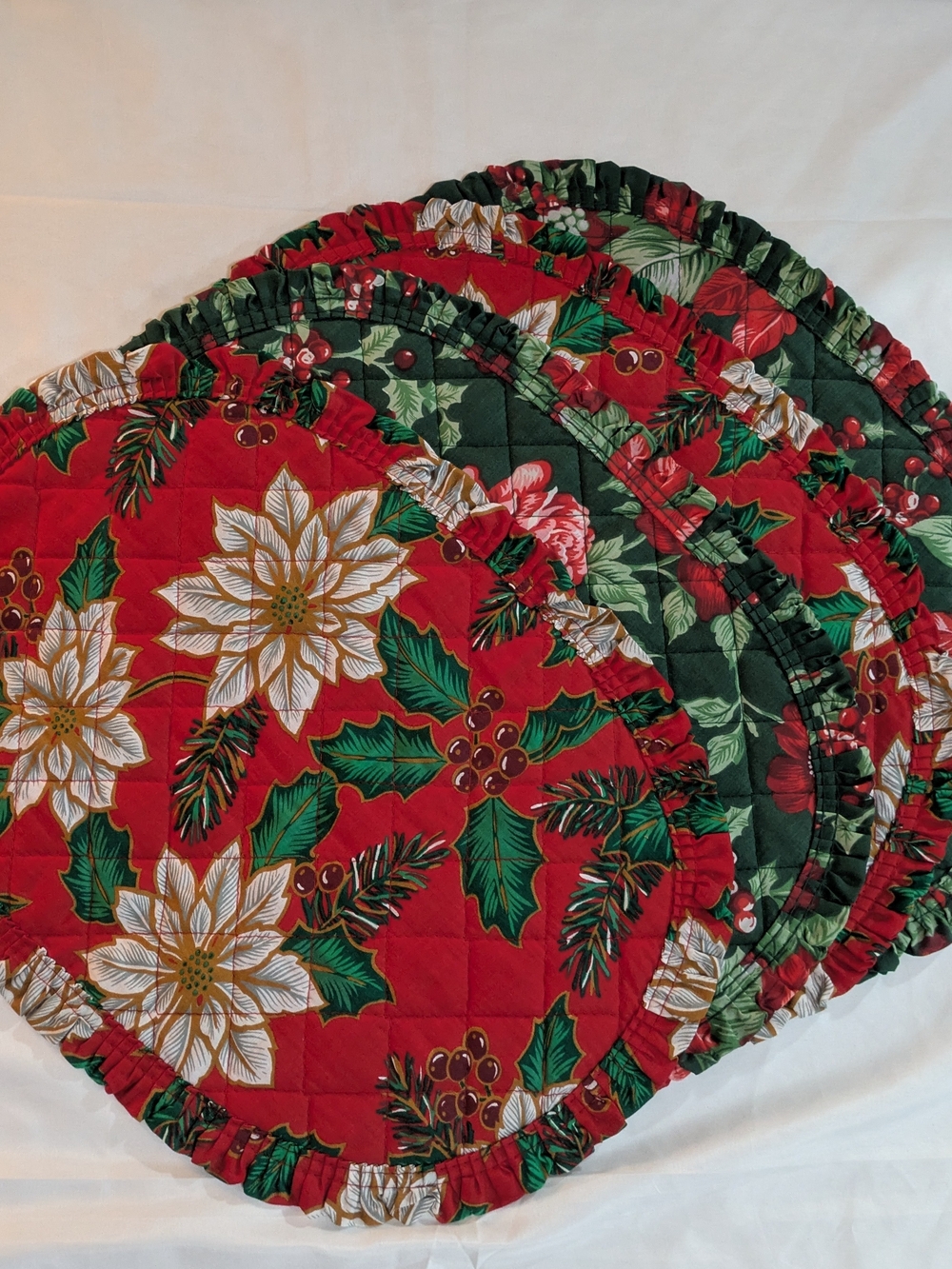 Vintage Holiday Poinsettia Quilted Round Placemats - Red & Green